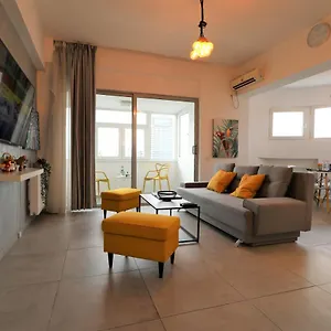 Serenity Heights Apartment: A Panoramic Haven Near Old Town - Free Minibar Apartment