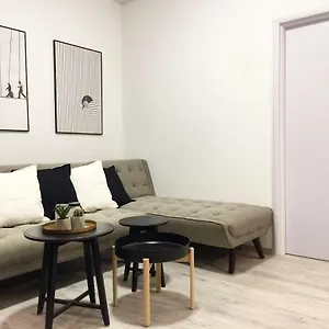 Apartamento Perfect Home: Cozy 2br & Balcony, Bucarest